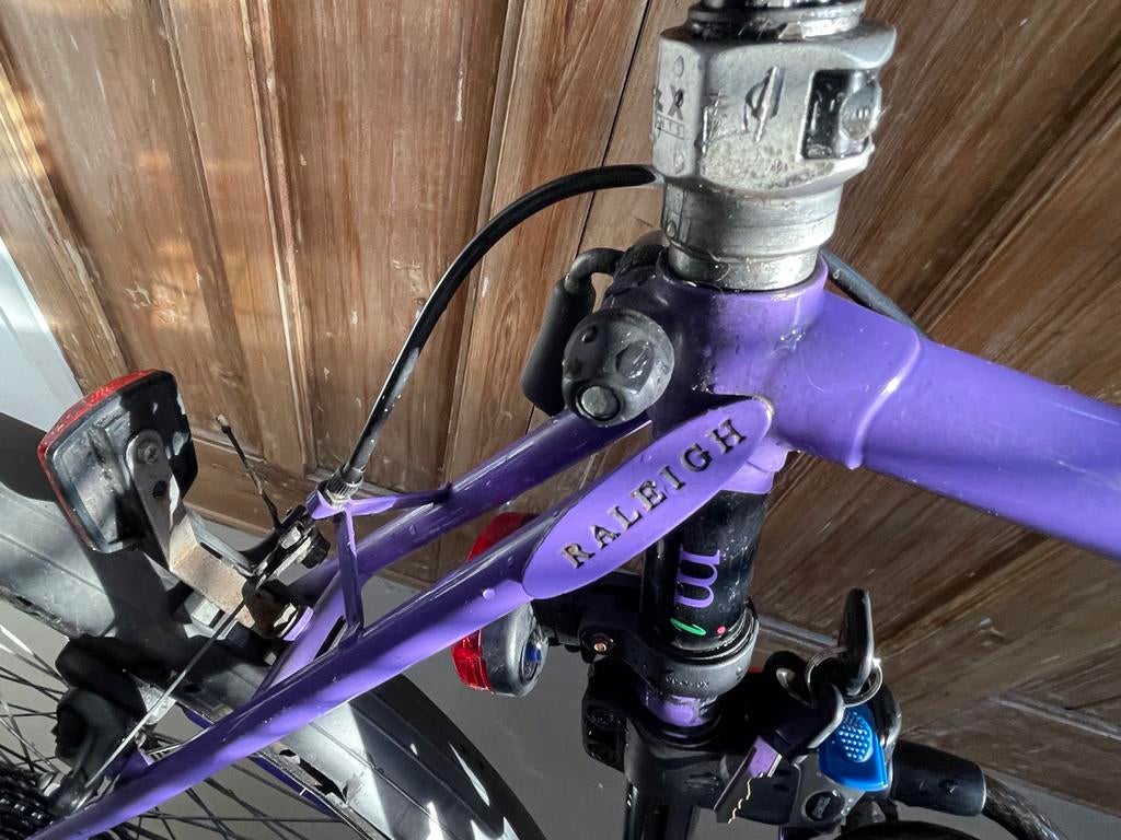 Raleigh Mirage mountainbike, paars, 7 versnellingen, Fietsen en Brommers, Fietsen | Mountainbikes en ATB, Gebruikt, Heren, Geen vering