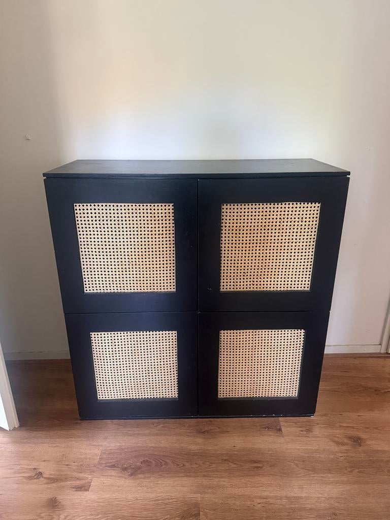 Zwarte kast met rotan deuren, Ophalen, Gebruikt