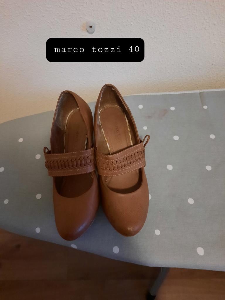 Marco tozzi pumps 2 paar maat 40, Kleding | Dames, Schoenen, Pumps, Bruin, Marco Tozzi, Ophalen of Verzenden