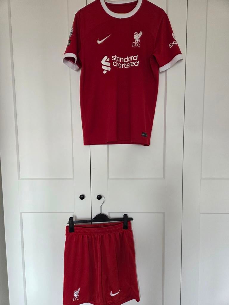 Voetbaltenue liverpool thuistenue 2023/2024, Maat L, Ophalen of Verzenden, Gebruikt, Set