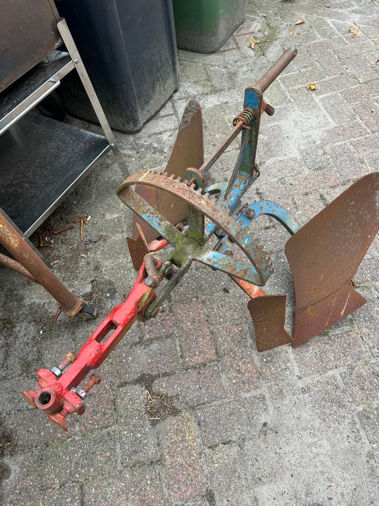 Kantelploeg 2 wielige tractor en holder tractor, Ophalen, Gebruikt