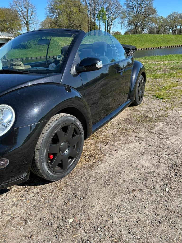 Volkswagen Beetle (Kever) 1.6 Cabriolet 75KW 2004 Zwart, Auto's, Stof, 4 cilinders, Cabriolet, 4 stoelen