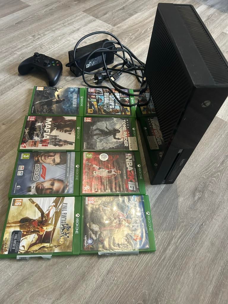 Xbox One met 8 games en controller, Online, Gebruikt, Vanaf 18 jaar, Overige genres