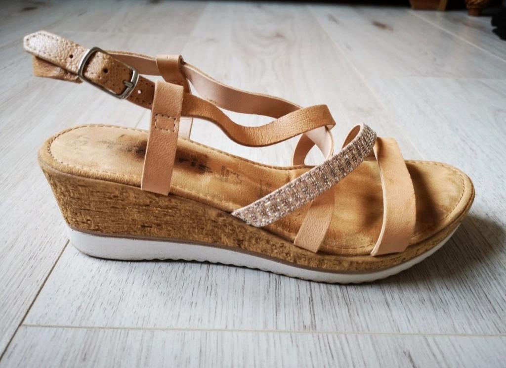 Tamaris sandaaltjes, maat 37, Tamaris, Beige, Zo goed als nieuw, Sandalen of Muiltjes