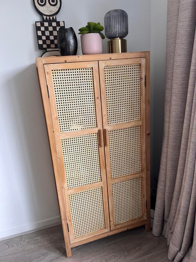 Houten kastje met rotan deuren, Ophalen, Gebruikt