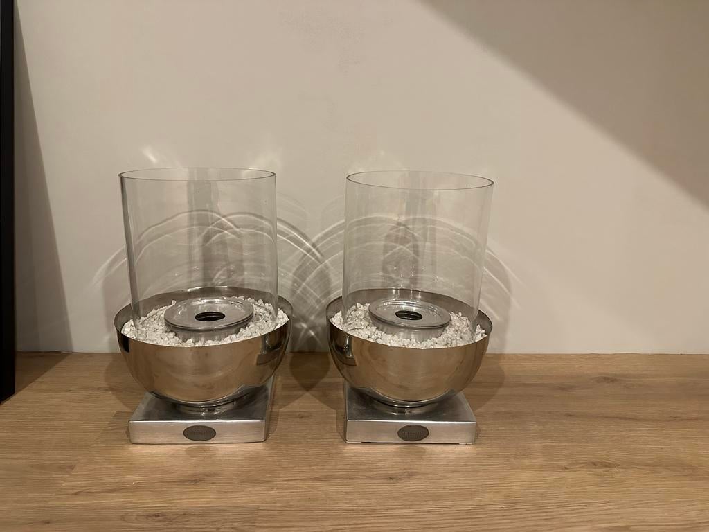 Riverdale Twee zilverkleurige kandelaars met glazen cilinder, Ophalen, Gebruikt, 25 tot 50 cm, Metaal
