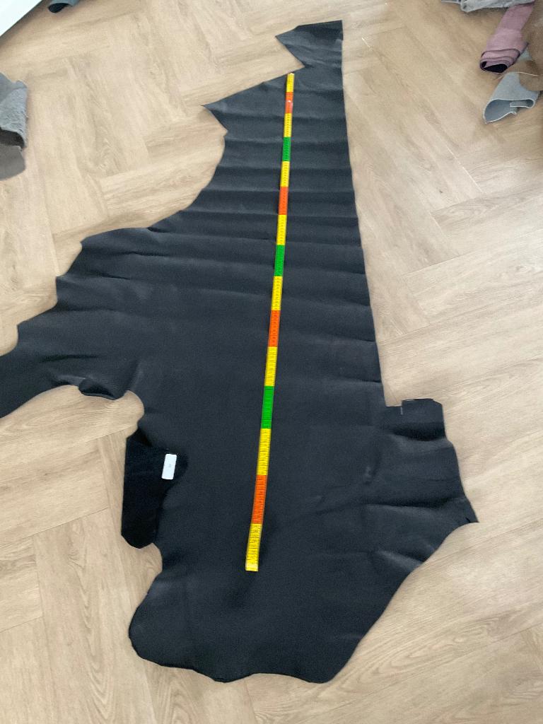 Zwarte lederen lap, Hobby en Vrije tijd, Stoffen en Lappen, 120 cm of meer, Zwart, Leer of Kunstleer, Nieuw