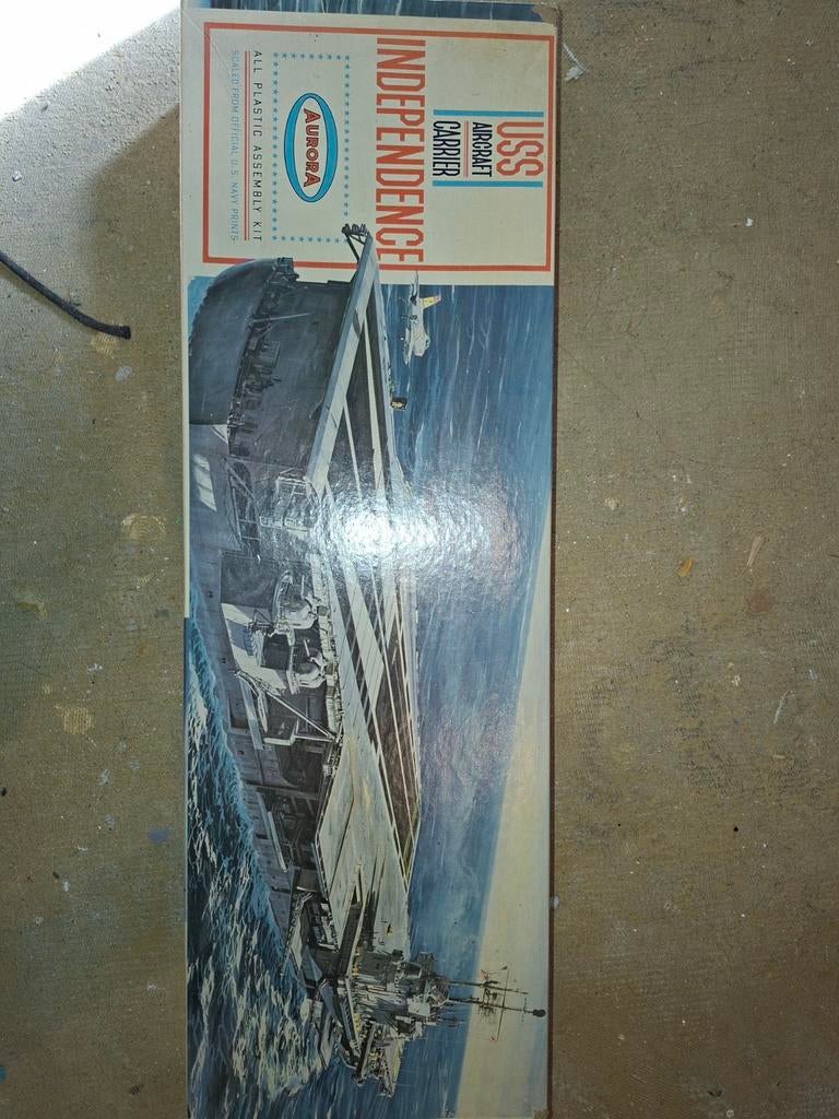Aurora USS Independence Aircraft Carrier kit 700-249, Verzenden, Zo goed als nieuw, 1:200 of kleiner, Overige merken