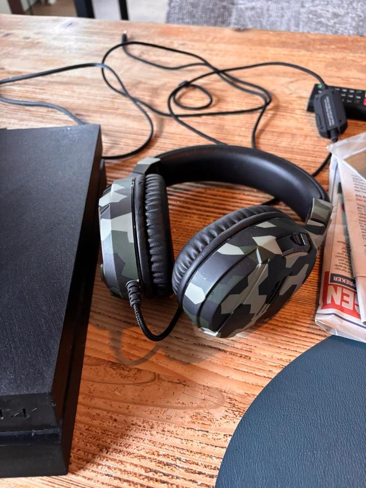 PS4 Slim met 2 controllers, Spelcomputers en Games, Games | Sony PlayStation 4, Gebruikt, 2 spelers, Vanaf 3 jaar, Ophalen of Verzenden