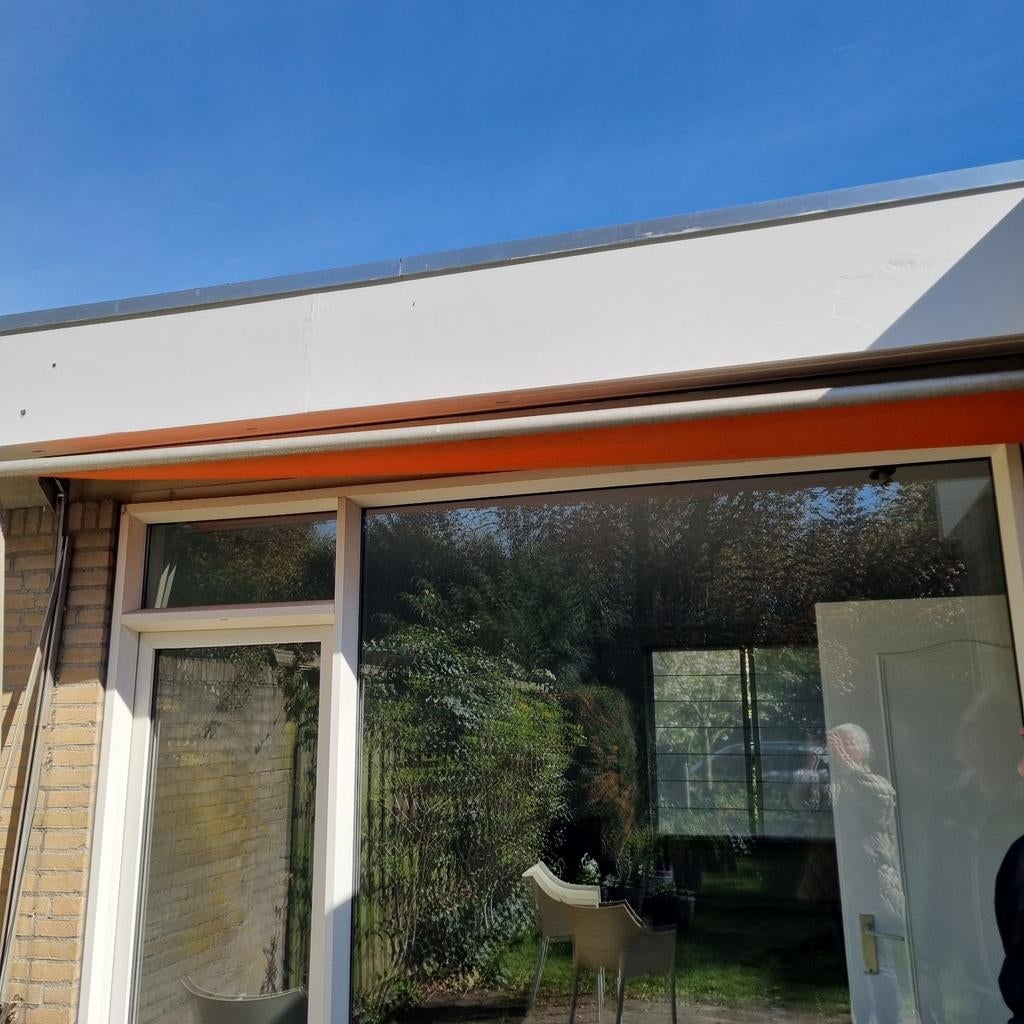 Gratis af te halen: Oude oranje zonnescherm (ca. 320 cm), Tuin en Terras, Zonneschermen, Gebruikt, Overige typen, 250 cm tot 450 cm