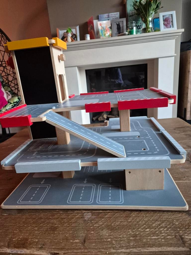 Houten parkeergarage, Ophalen of Verzenden, Gebruikt