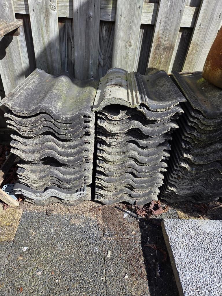 80 betondakpannen Teewen, Doe-het-zelf en Verbouw, Dakpannen en Dakbedekking, Ophalen, Gebruikt, Steen of Klei, Minder dan 5 m²