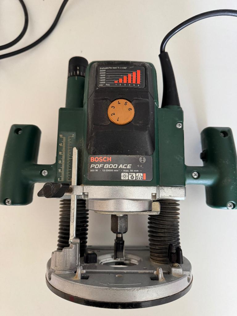 Bosch elektrische bovenfrees, Doe-het-zelf en Verbouw, Gebruikt, Ophalen of Verzenden, Bovenfrees, Bosch