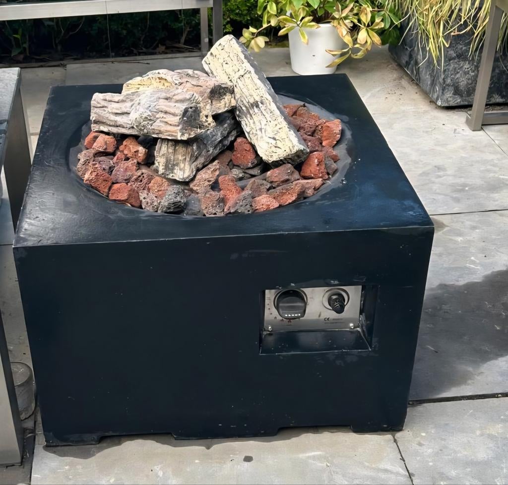 Zwarte vuurtafel met houtblokken, Ophalen, Gebruikt