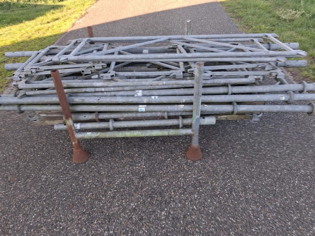Bouwsteiger, Ophalen, IJzer