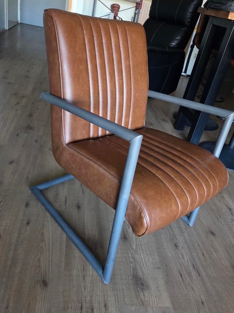 Cognackleurige stoel met metalen frame, Gebruikt, Ophalen of Verzenden, Eén, Leer