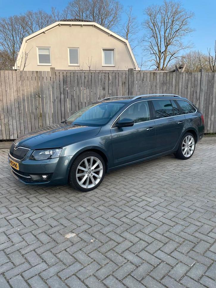 Skoda Octavia 1.2 TSI  Combi Elegance Pano.dak - Navi, Auto's, Skoda, Particulier, Octavia, ABS, Achteruitrijcamera, Adaptieve lichten