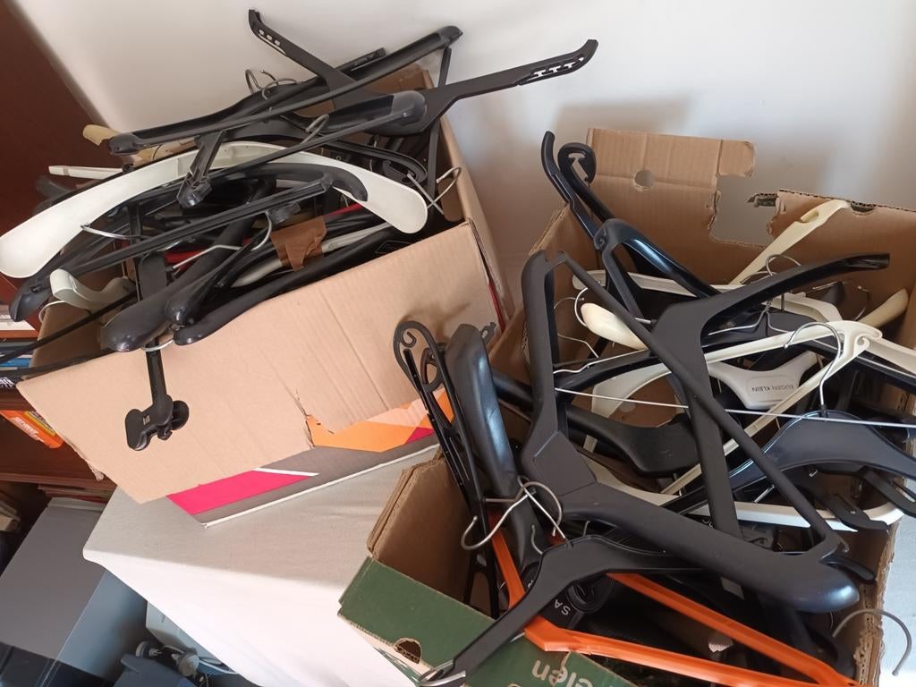 Grote partij kledinghangers (diverse soorten), Ophalen, Gebruikt, Kunststof, Volwassenen