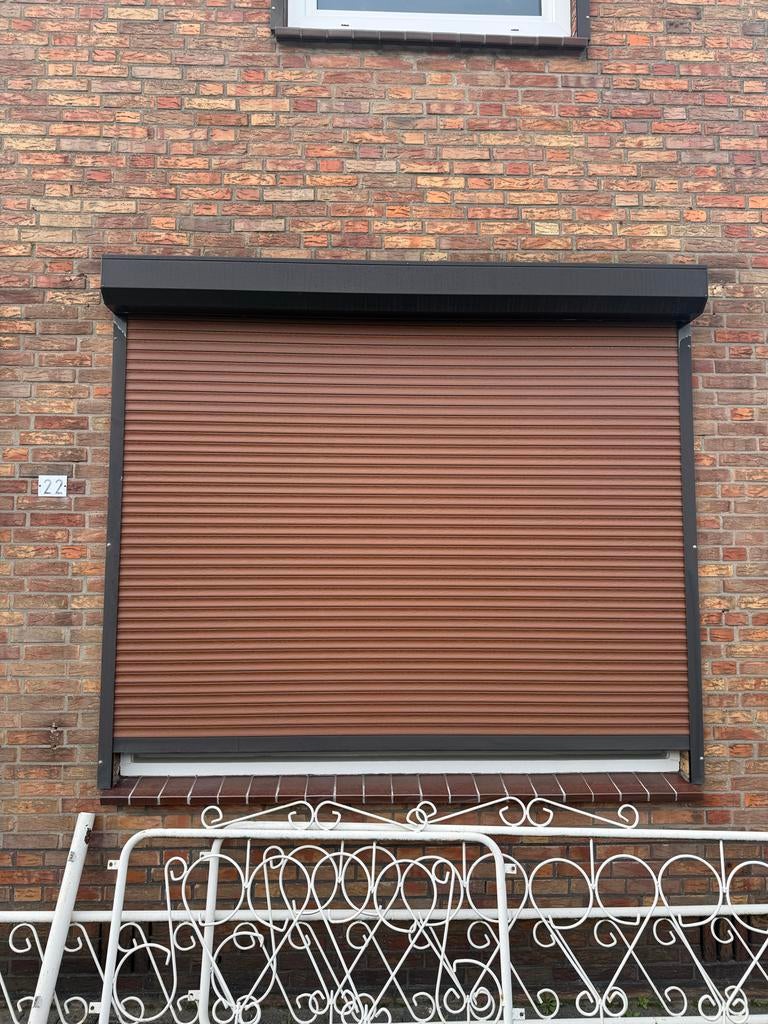 Rolluik bruin, zelf te demonteren in nette staat, Doe-het-zelf en Verbouw, Rolluiken, Ophalen of Verzenden, Gebruikt, Bruin, 200 cm of meer