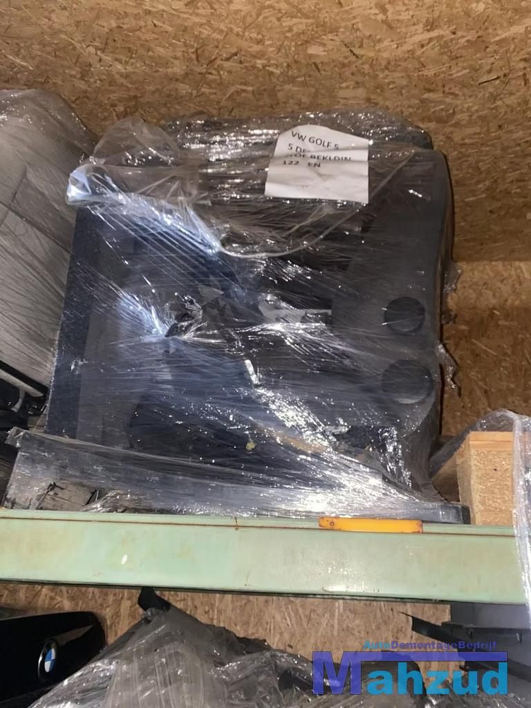 VW GOLF 5 Zwart stof interieur 5 deur 2003-2009, Auto-onderdelen, Gebruikt, Volkswagen, Volkswagen AG, Berliner Ring 2
38440  Wolfsburg, DE