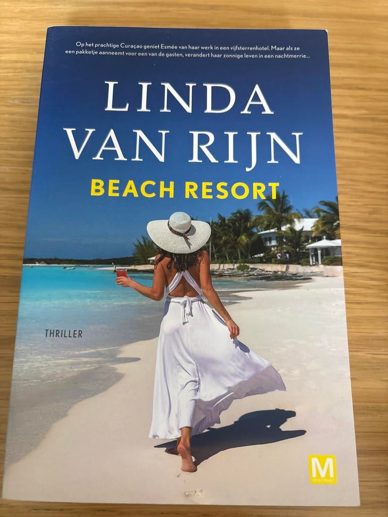 Linda van Rijn - Beach Resort (Thriller), Ophalen of Verzenden, Gelezen, Nederland