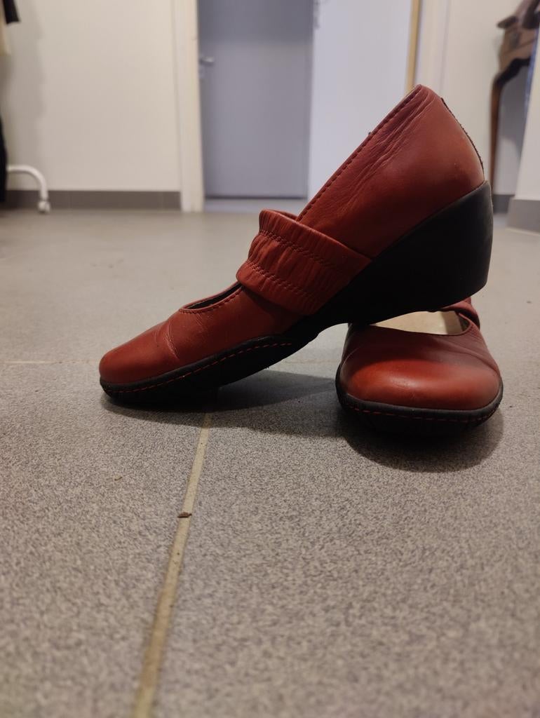 Wolky rode schoenen maat 37, Wolky, Ophalen of Verzenden, Gedragen, Rood