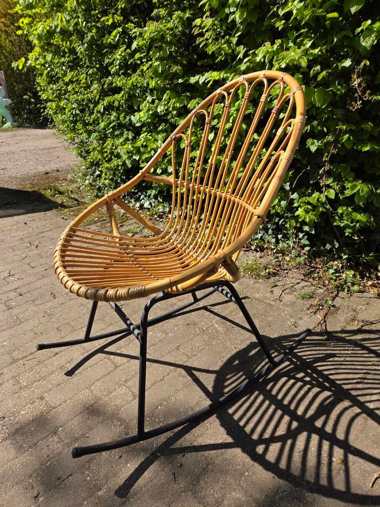 Leuke rotan schommel kinderstoel, Gebruikt, Bruin, Ophalen of Verzenden, Metaal