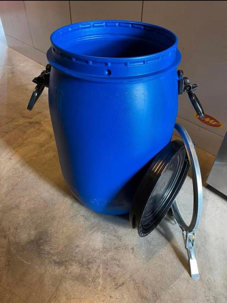 Kunststof voerton 30 liter blauw los deksel en handvaten, Dieren en Toebehoren, Dierenvoeding, Ophalen, Vee