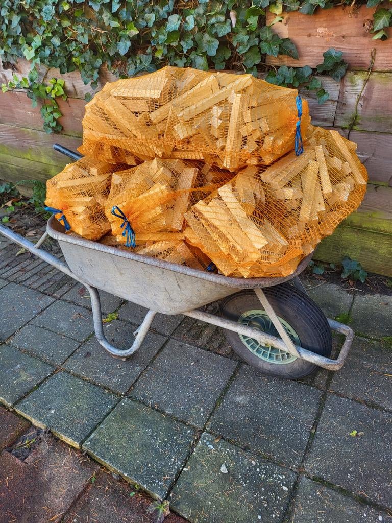 Aanmaakhout  netzak 5kg €3.50 aanbieding zie advertentie, Tuin en Terras, Haardhout, Minder dan 3 m³, Ophalen