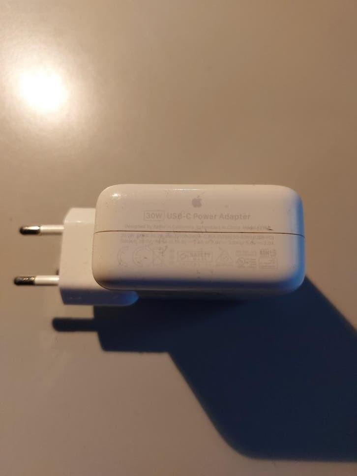 Apple originele Power Adapter  30Watt incl.laadkabel., Computers en Software, Laptop-opladers, Ophalen of Verzenden, Zo goed als nieuw