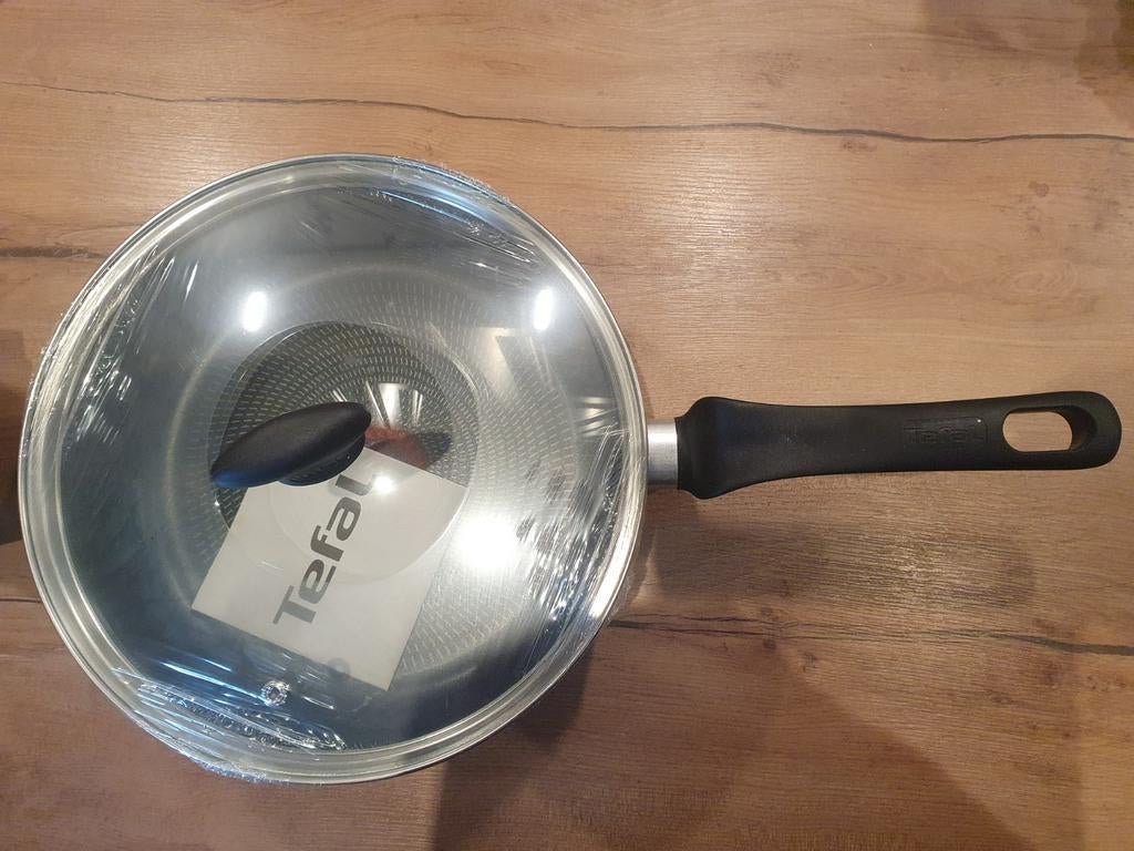 Hapjespan 24 cm  nieuw   € 15,=, Ophalen of Verzenden, Nieuw, Overige materialen, Koekenpan of Braadpan