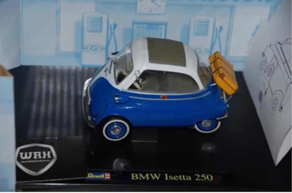 1:18 BMW ISETTA 250 blue Revell in doos WRH, Hobby en Vrije tijd, Modelauto's | 1:18, Verzenden, Zo goed als nieuw, Auto, Revell