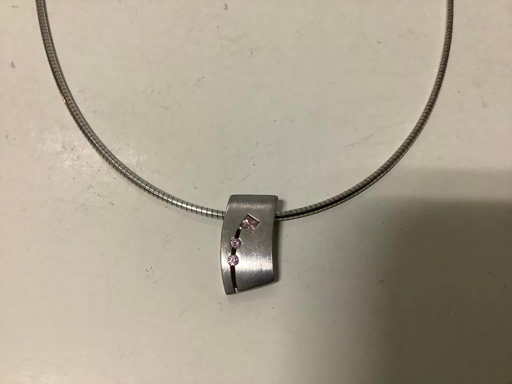 chique ketting zilver design hanger roze zirkonia moederdag, Overige voorstellingen, Ophalen of Verzenden, Zo goed als nieuw, Met edelsteen
