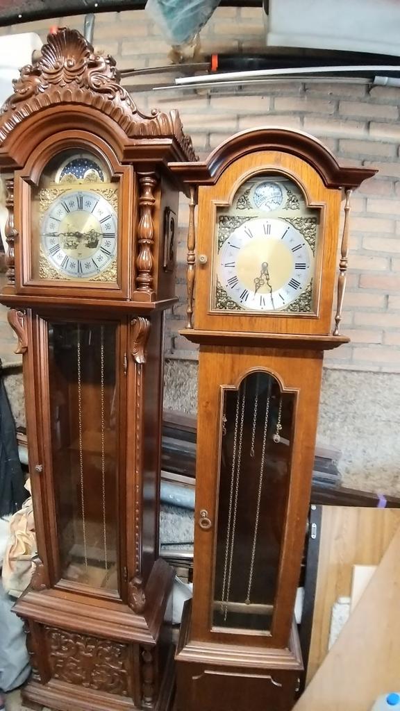 Twee staande klokken - Klassiek design, Ophalen of Verzenden