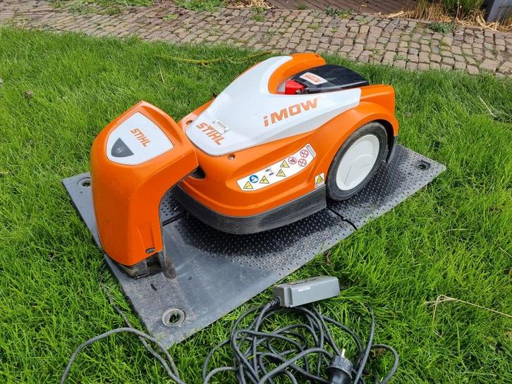 Stihl Robotmaaier RMI 422 PC, Tuin en Terras, Robotmaaiers, Zo goed als nieuw, 20 tot 25 cm, Met regensensor, Bestuurbaar via app