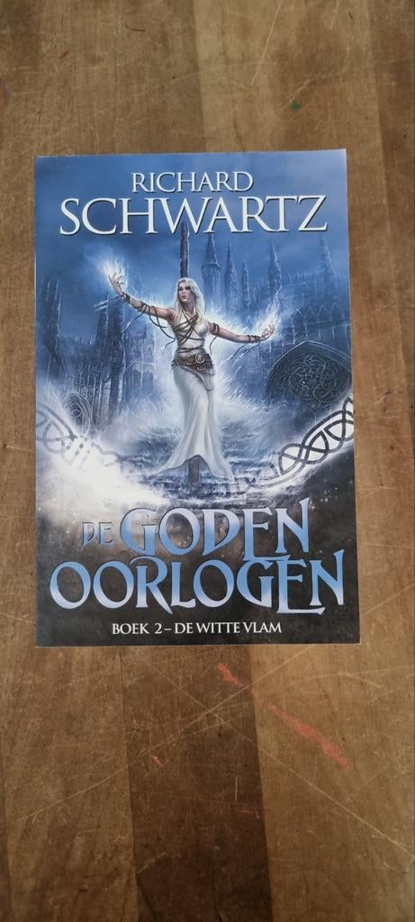 De Goden Oorlogen Boek 2 - De Witte Vlam - Richard Schwartz, Ophalen of Verzenden, Gelezen, Richard Schwartz