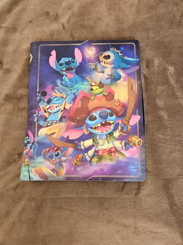 Disney Lorcana Stitch Kaartenmap - Zo goed als nieuw, Ophalen of Verzenden, Zo goed als nieuw, Overige typen