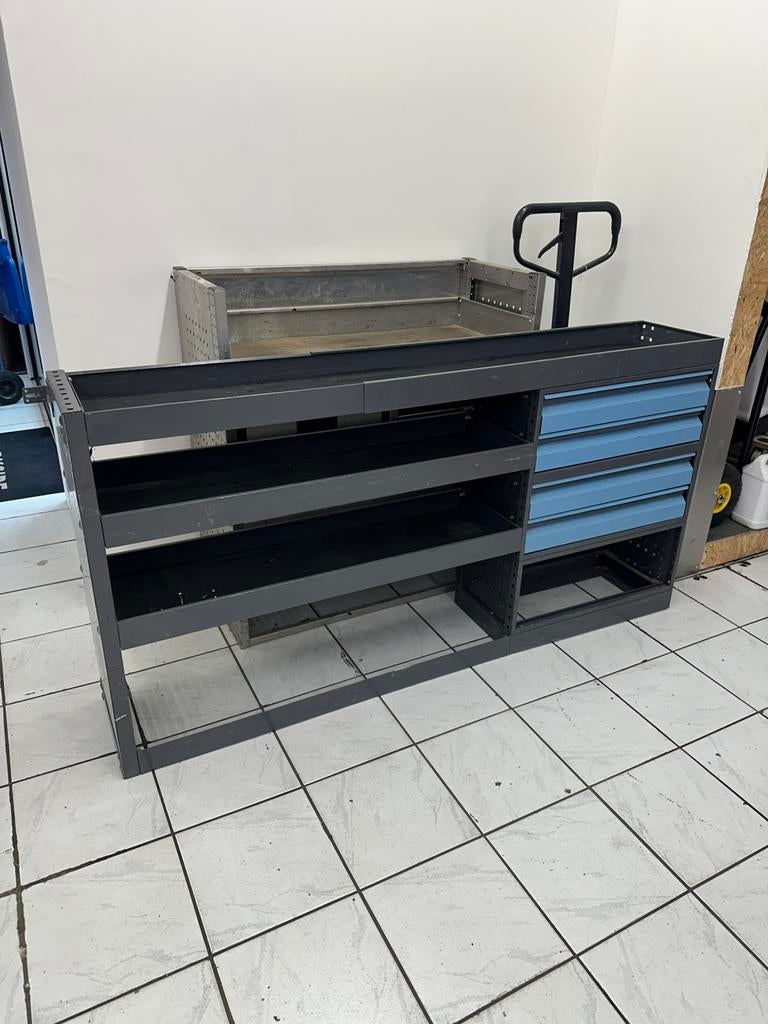 Zeer nette bedrijfsauto inrichting vito sprinter transporter, Auto diversen, Ophalen, Gebruikt