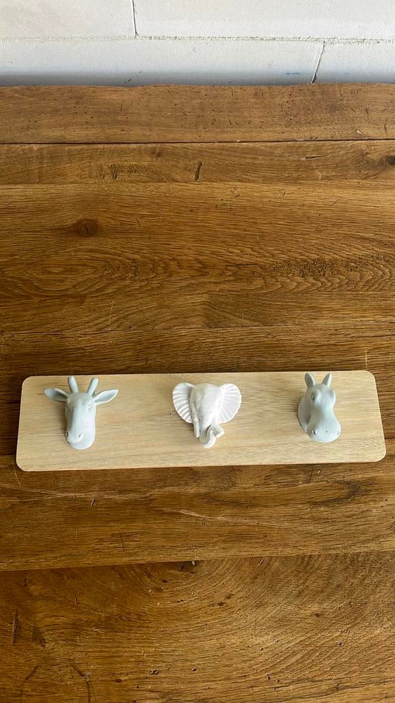 Kapstok met dierenhoofden - Giraffe, Olifant, Neushoorn, Ophalen of Verzenden, Zo goed als nieuw, Wit, Hout