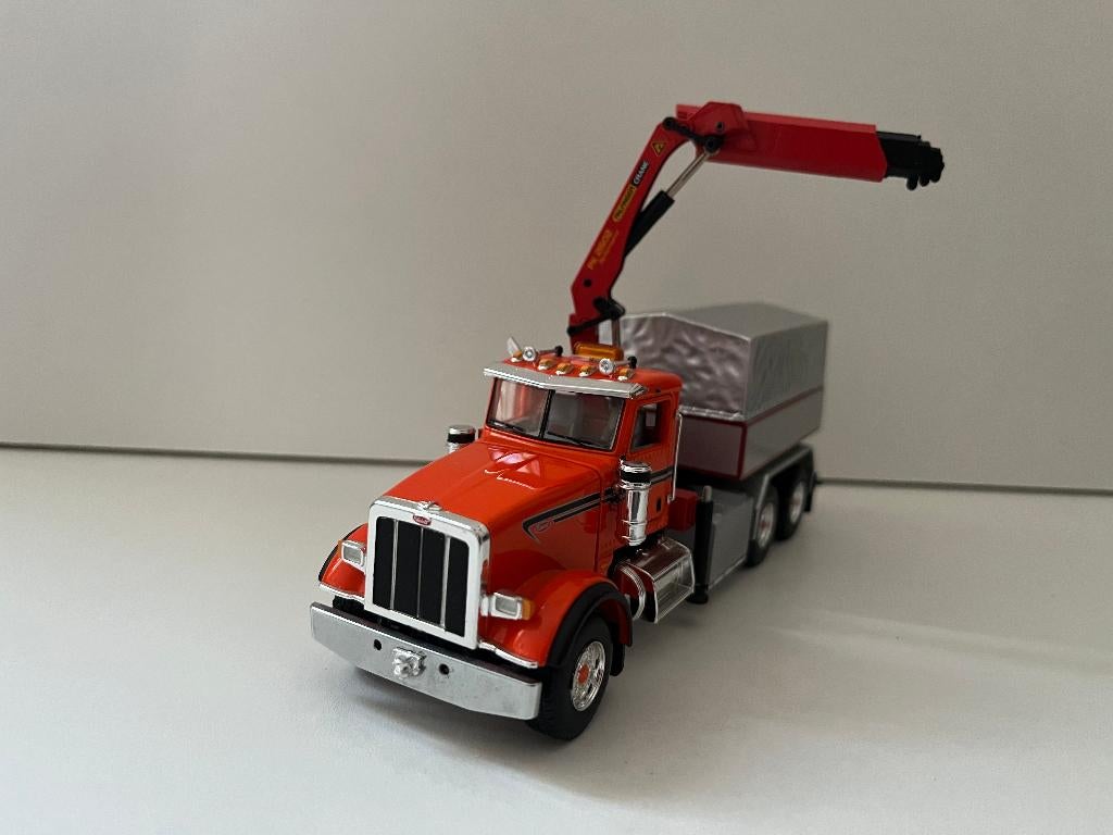 Peterbilt ballastwagen met laadkraan, Hobby en Vrije tijd, Modelauto's | 1:50, Ophalen of Verzenden, Zo goed als nieuw, Bus of Vrachtwagen