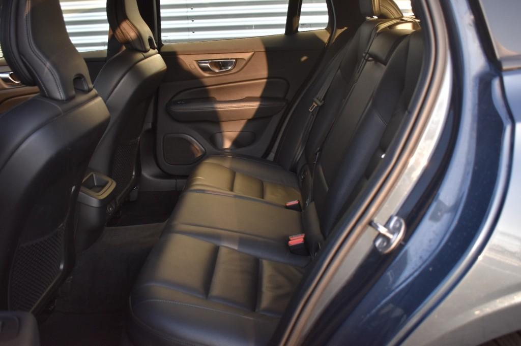 Volvo V60 2.0 B3 ADVANTAGE / LEDER / EL. TREKH./ STOEL+STUUR, 1800 kg, 4 cilinders, 1969 cc, 163 pk