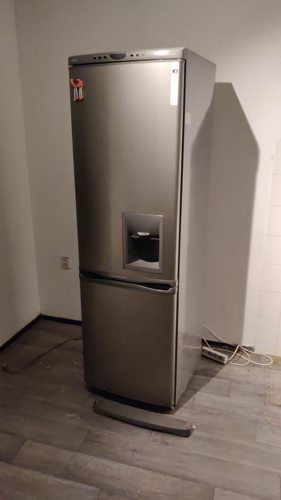 Koelkast met vriezer - GRATIS af te halen wegens verhuizing, Witgoed en Apparatuur, Koelkasten en IJskasten, Gebruikt, Met aparte vriezer