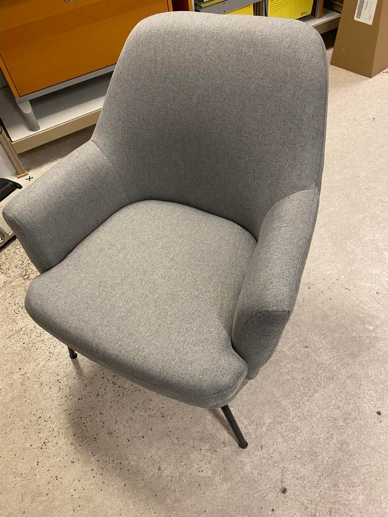 Modern grijs stoeltje met lichte kattenkrabschade, Huis en Inrichting, Stoelen, Ophalen, Gebruikt, Eén, Stof