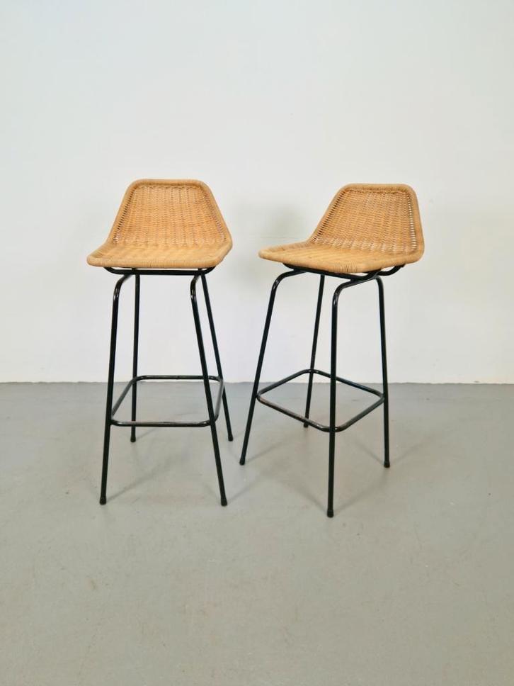 Vintage Set 2 Barkruk Rohé Noordwolde '60s rotan kruk, Huis en Inrichting, Barkrukken, Gebruikt, 60 tot 90 cm, Metaal, Riet, 2 krukken