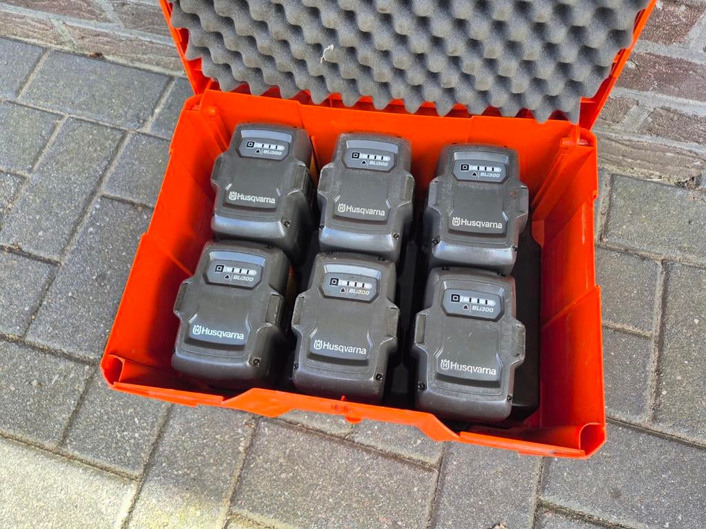Husqvarna Bli300 accus in kist, Ophalen of Verzenden, Zo goed als nieuw