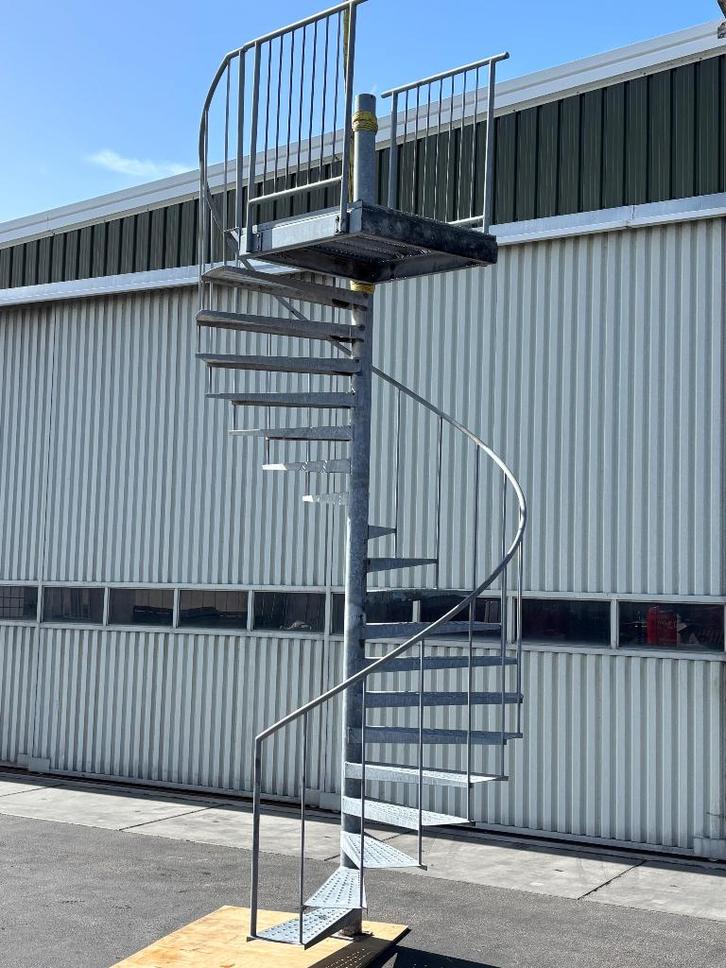 Nood Spil / wenteltrap, Doe-het-zelf en Verbouw, Ladders en Trappen, Gebruikt, 4 meter of meer, Ophalen