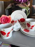 4 Kopjes + Schotels met Klaproos decoratie van Yong., Huis en Inrichting, Ophalen of Verzenden, Zo goed als nieuw, Overige stijlen