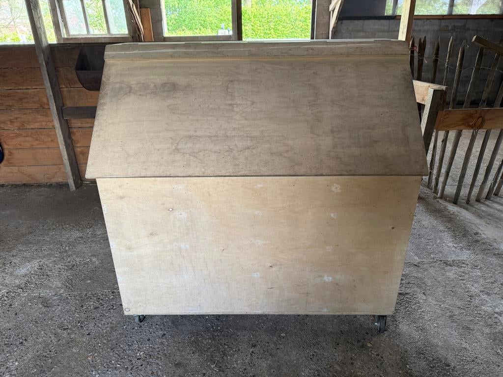 Voerkist, Dieren en Toebehoren, Paarden en Pony's | Overige Paardenspullen, Gebruikt, Overige soorten, Ophalen