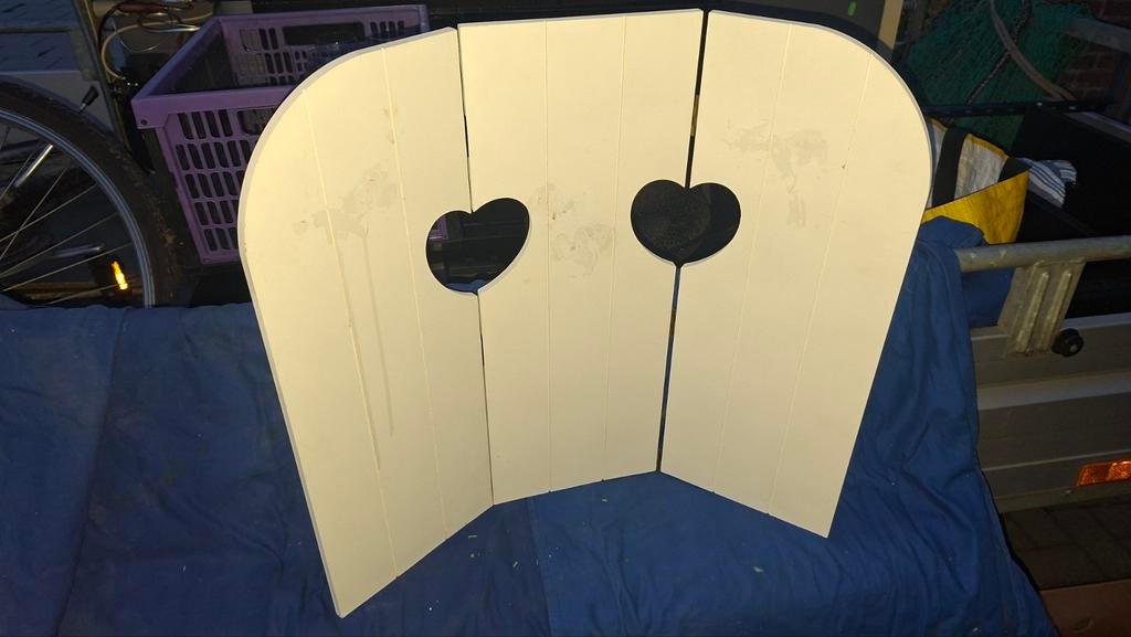 Decoratief kamerscherm met hartjesuitsparingen, Ophalen, Gebruikt