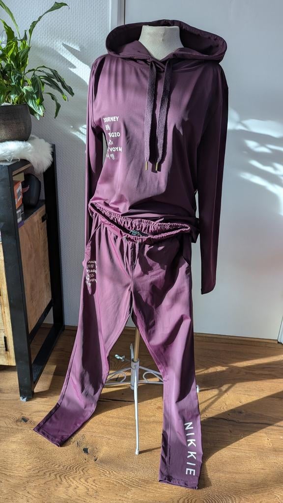 Nikkie joggingset bordeaux 32-38, Paars, Overige typen, Ophalen of Verzenden, Zo goed als nieuw